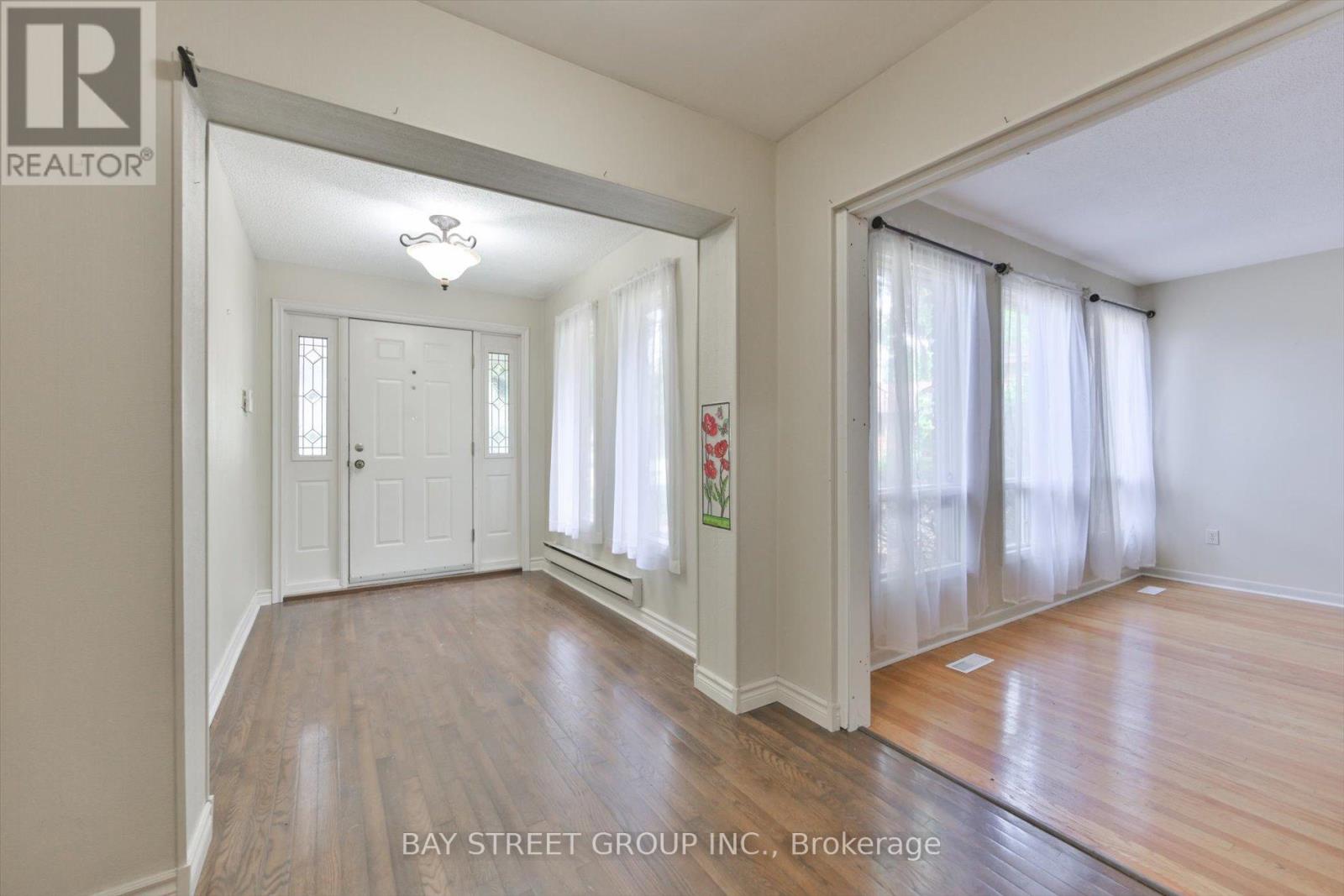 Photo 43 of 33 Kilchurn Castle Drive, Toronto ON
