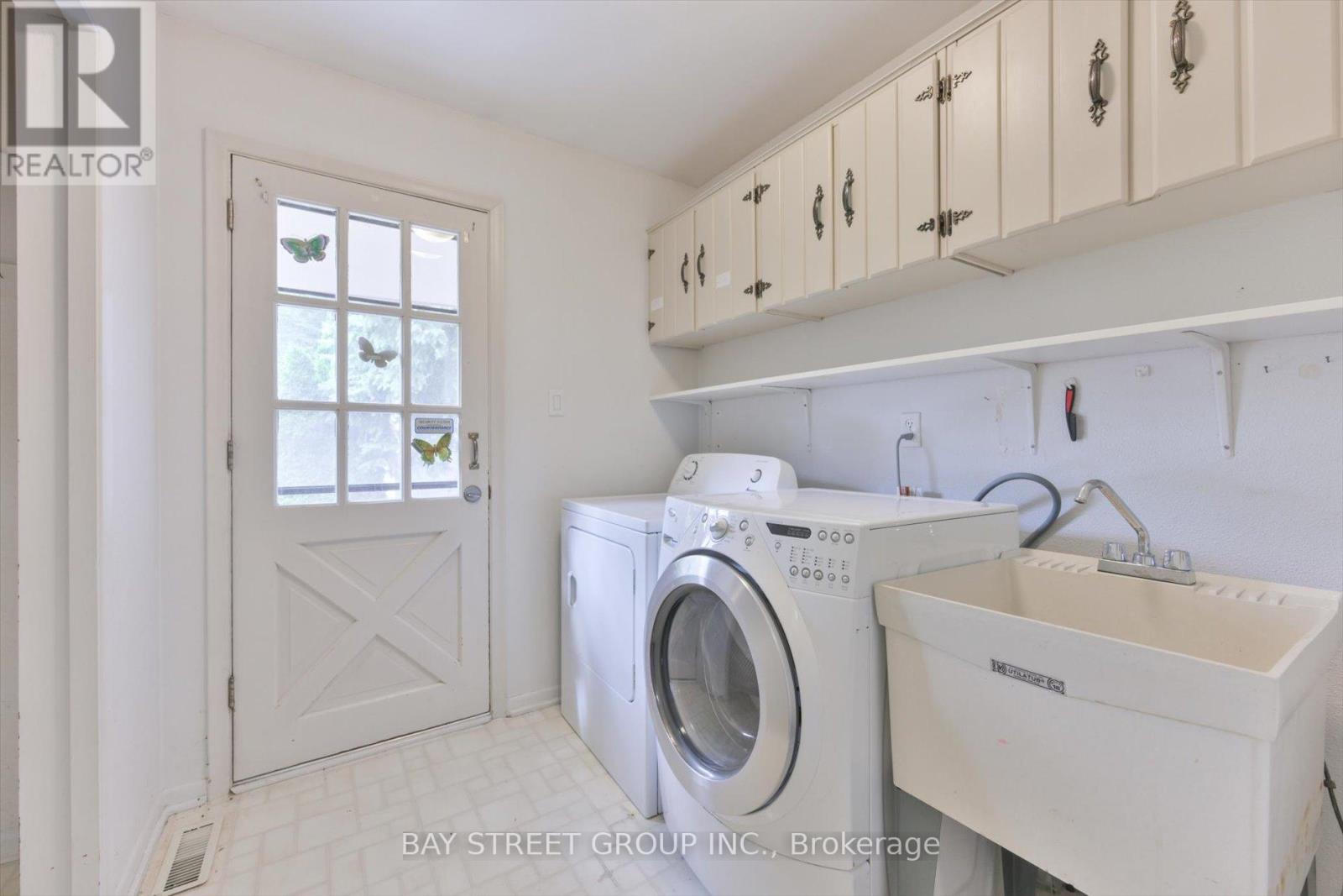 Photo 39 of 33 Kilchurn Castle Drive, Toronto ON