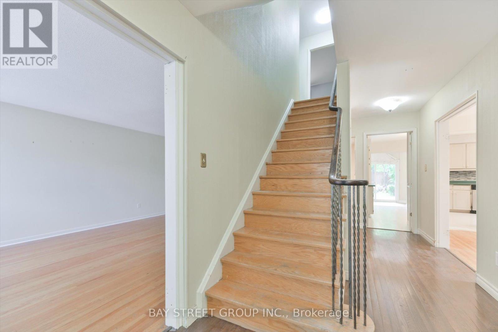 Photo 42 of 33 Kilchurn Castle Drive, Toronto ON