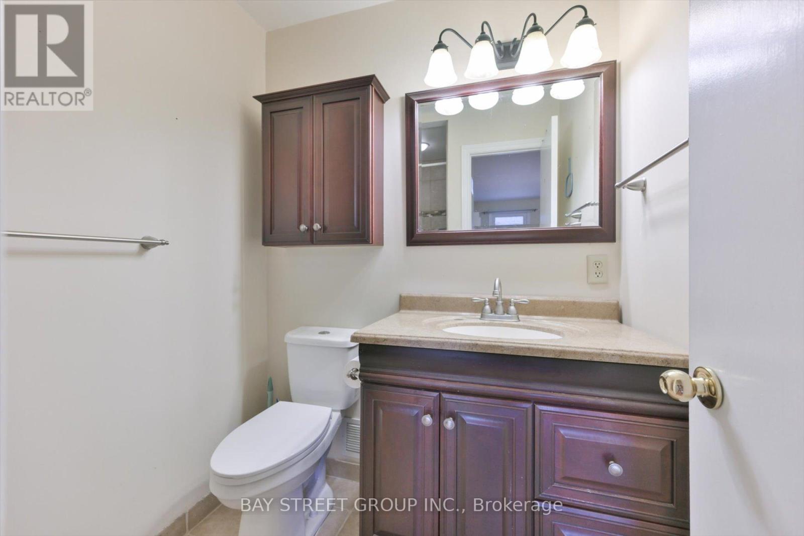 Photo 16 of 33 Kilchurn Castle Drive, Toronto ON