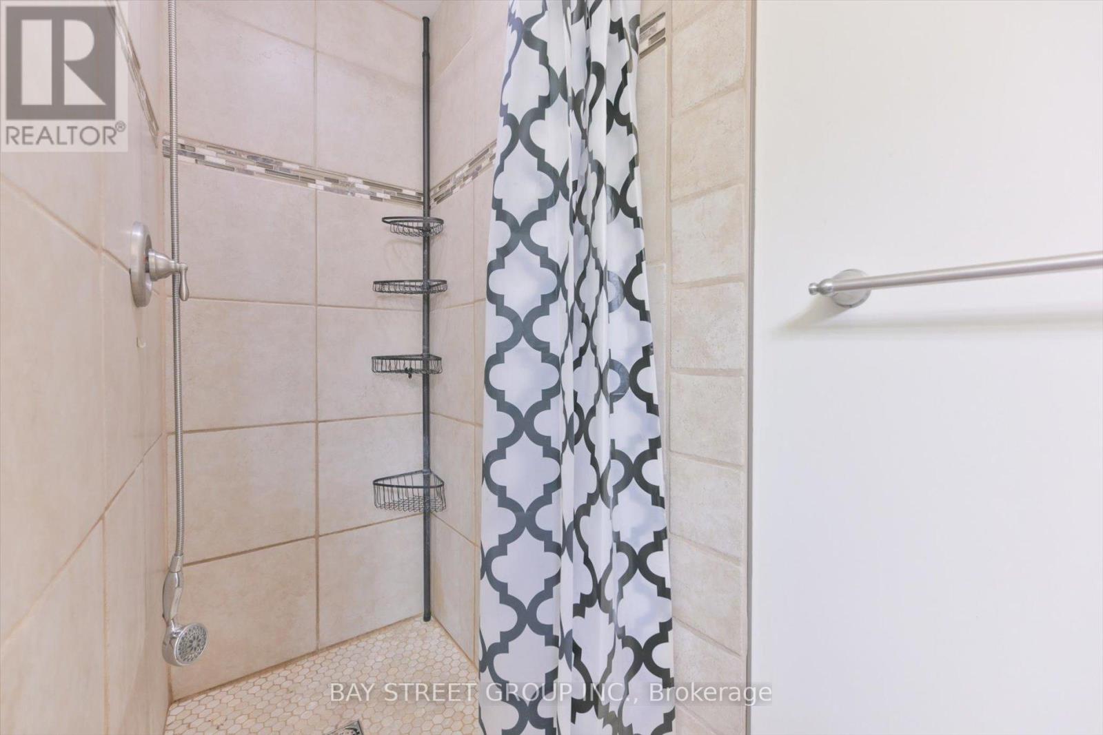 Photo 26 of 33 Kilchurn Castle Drive, Toronto ON