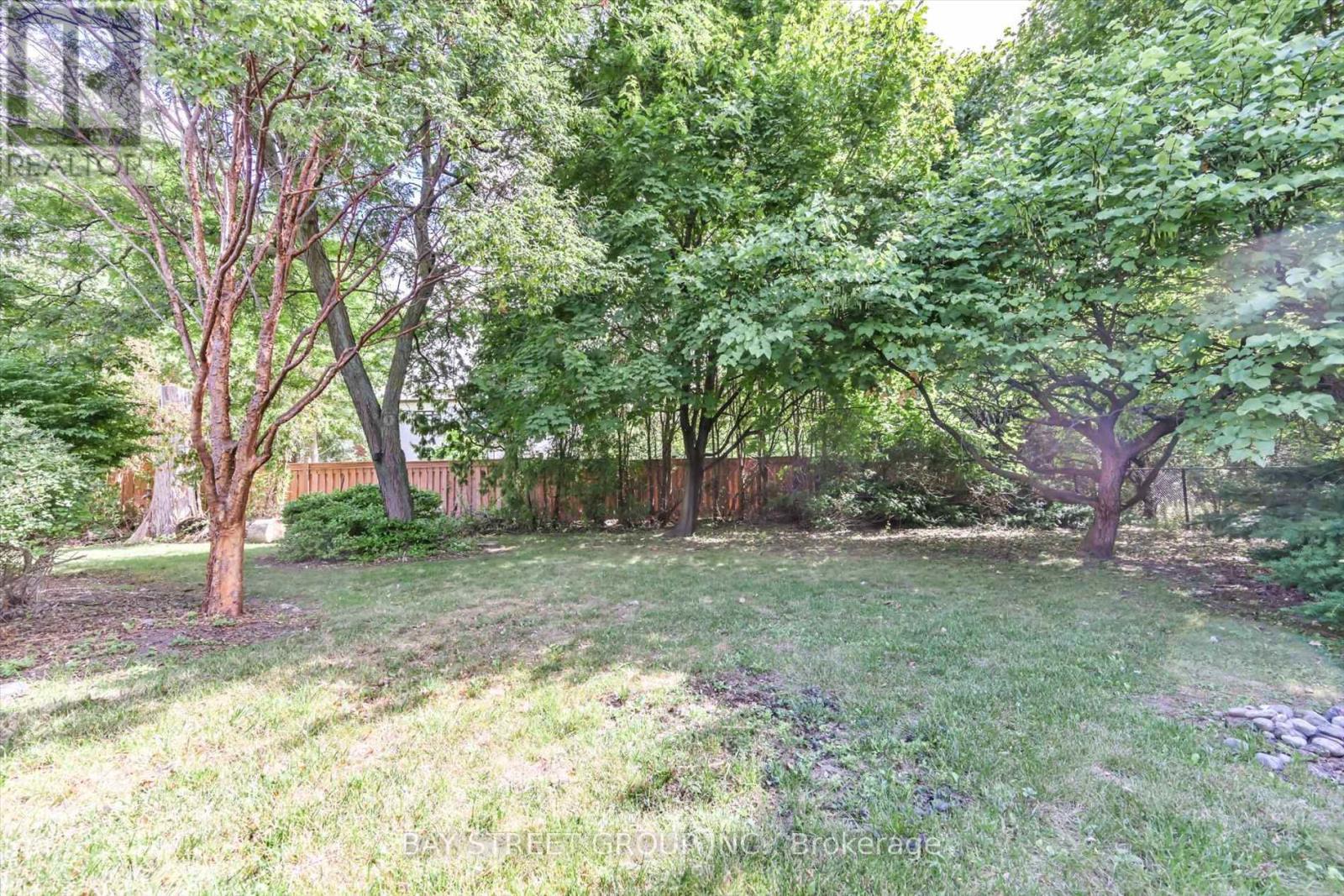 Photo 15 of 33 Kilchurn Castle Drive, Toronto ON