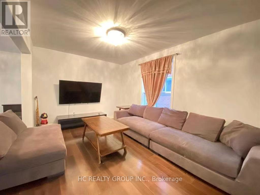 Photo 6 of 97 Woodriver Street, Richmond Hill ON
