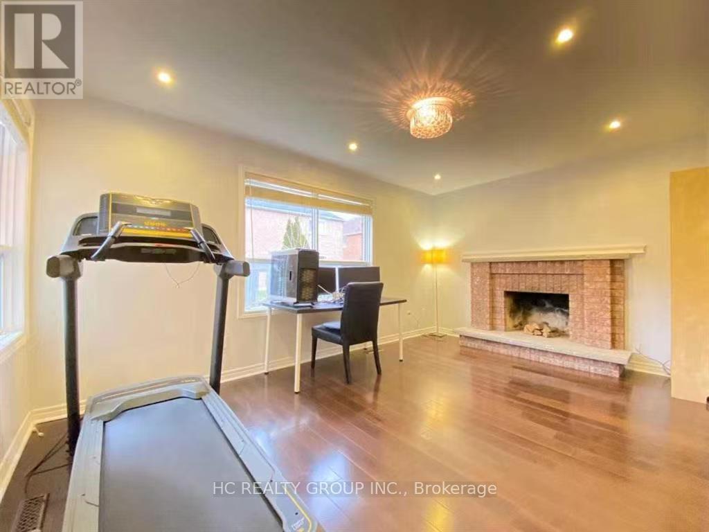 Photo 20 of 97 Woodriver Street, Richmond Hill ON