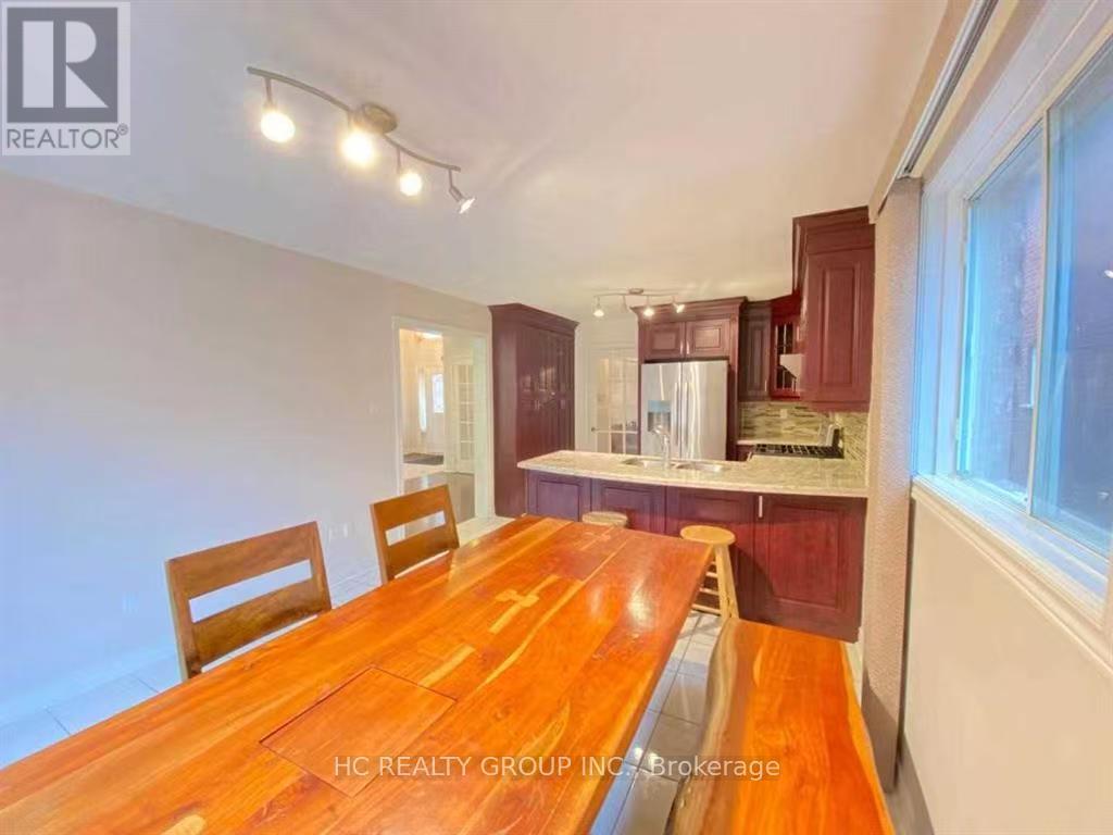 Photo 18 of 97 Woodriver Street, Richmond Hill ON