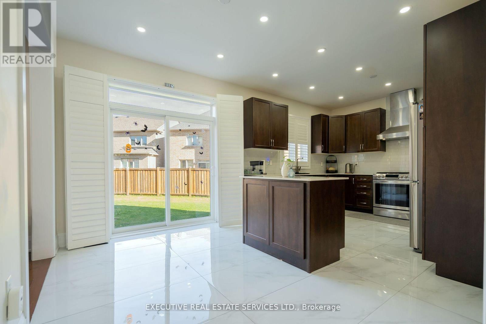Photo 10 of 11 Goodsway Trail, Brampton ON