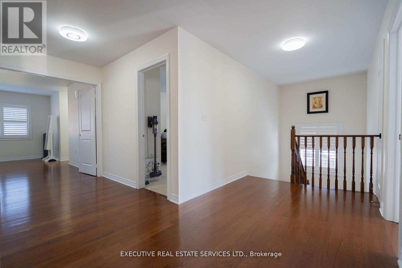 Photo 17 of 11 Goodsway Trail, Brampton ON