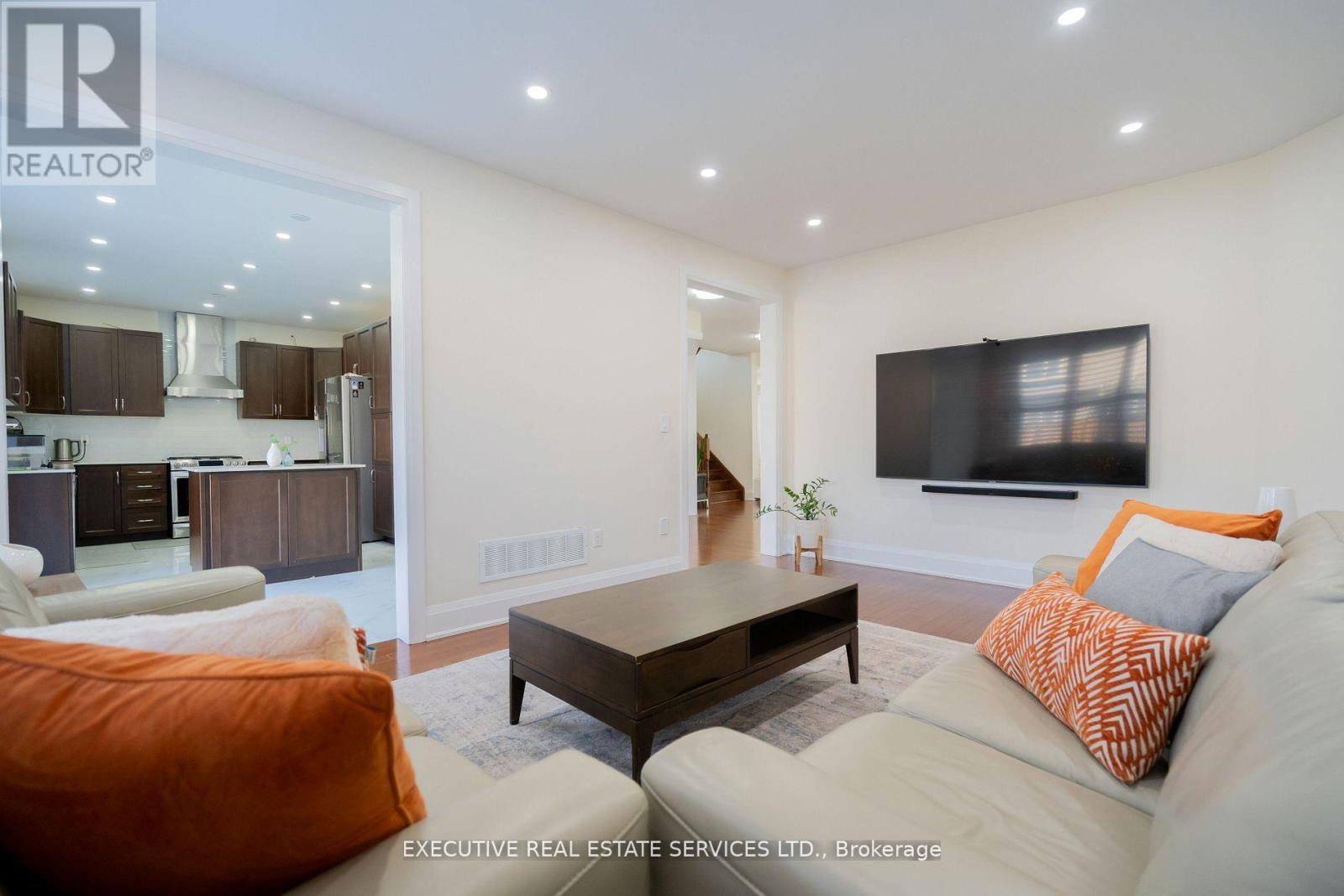 Photo 18 of 11 Goodsway Trail, Brampton ON
