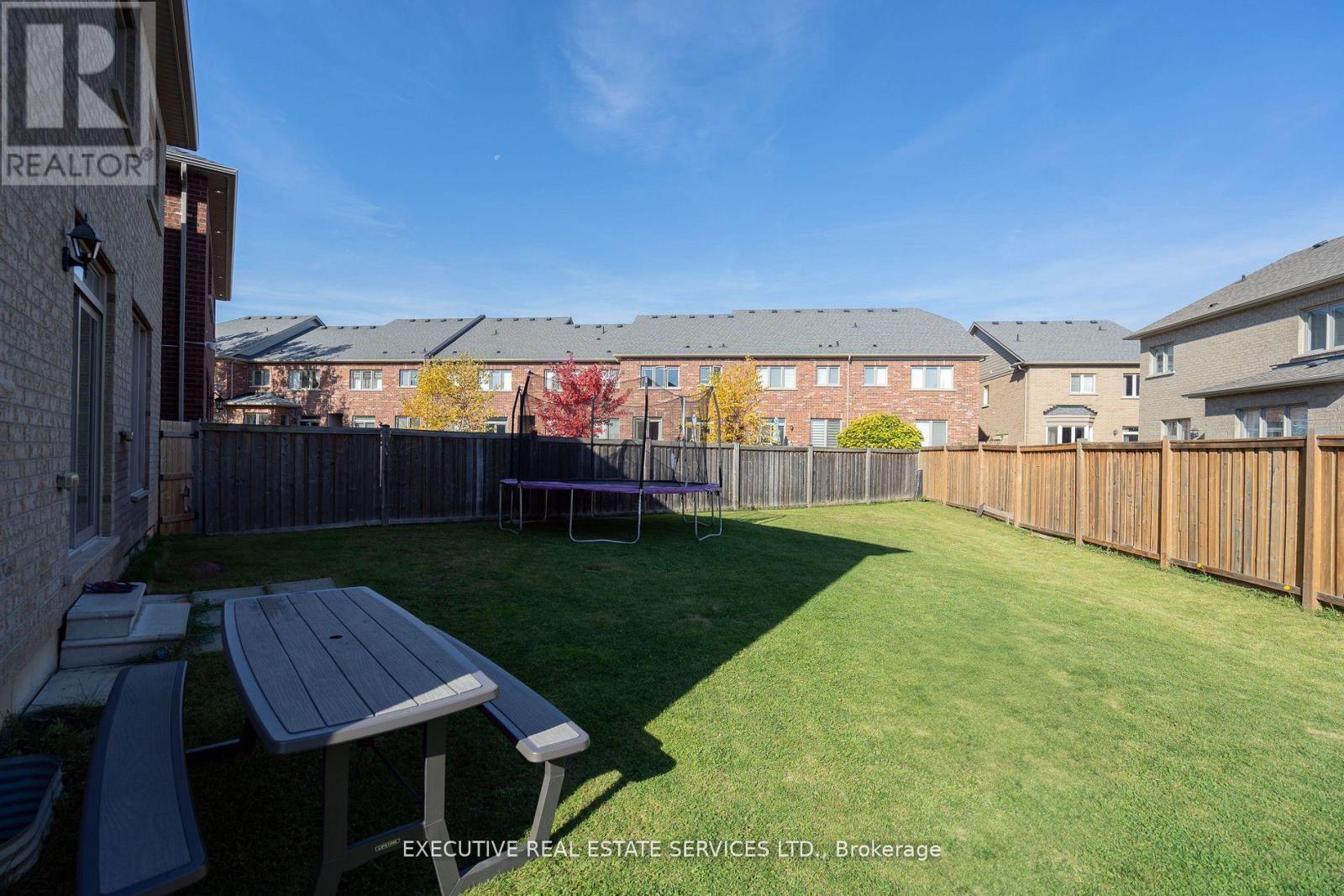 Photo 2 of 11 Goodsway Trail, Brampton ON