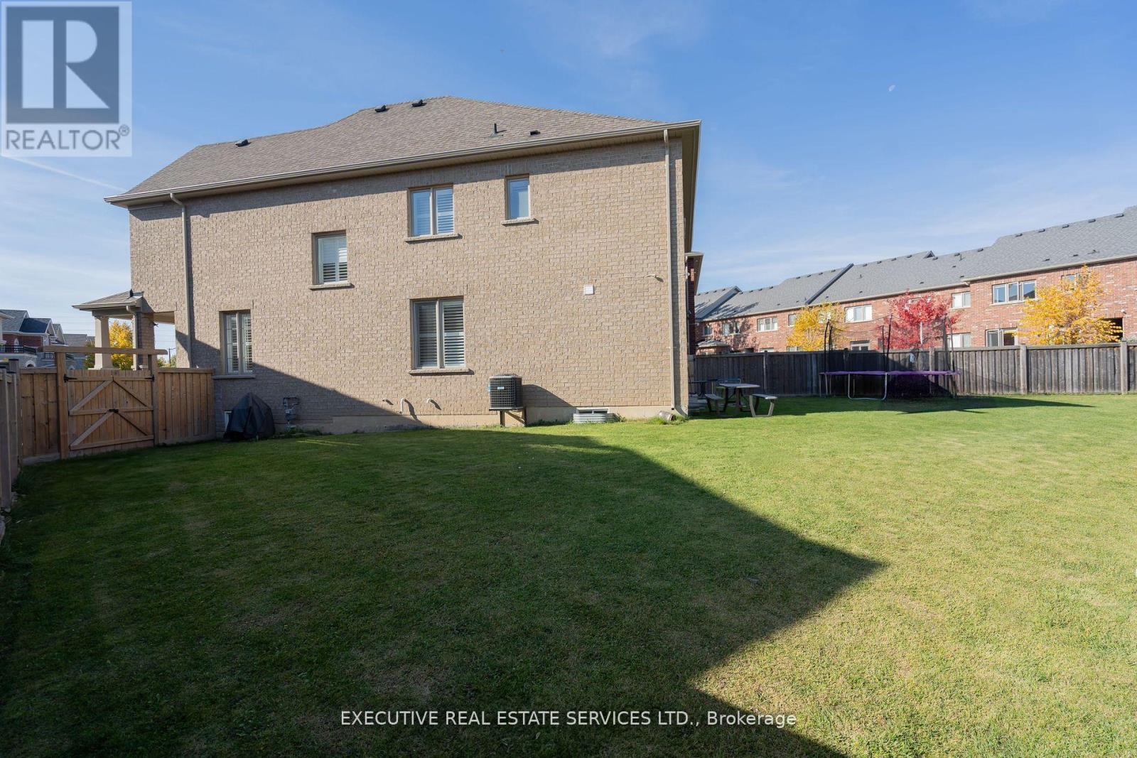Photo 4 of 11 Goodsway Trail, Brampton ON