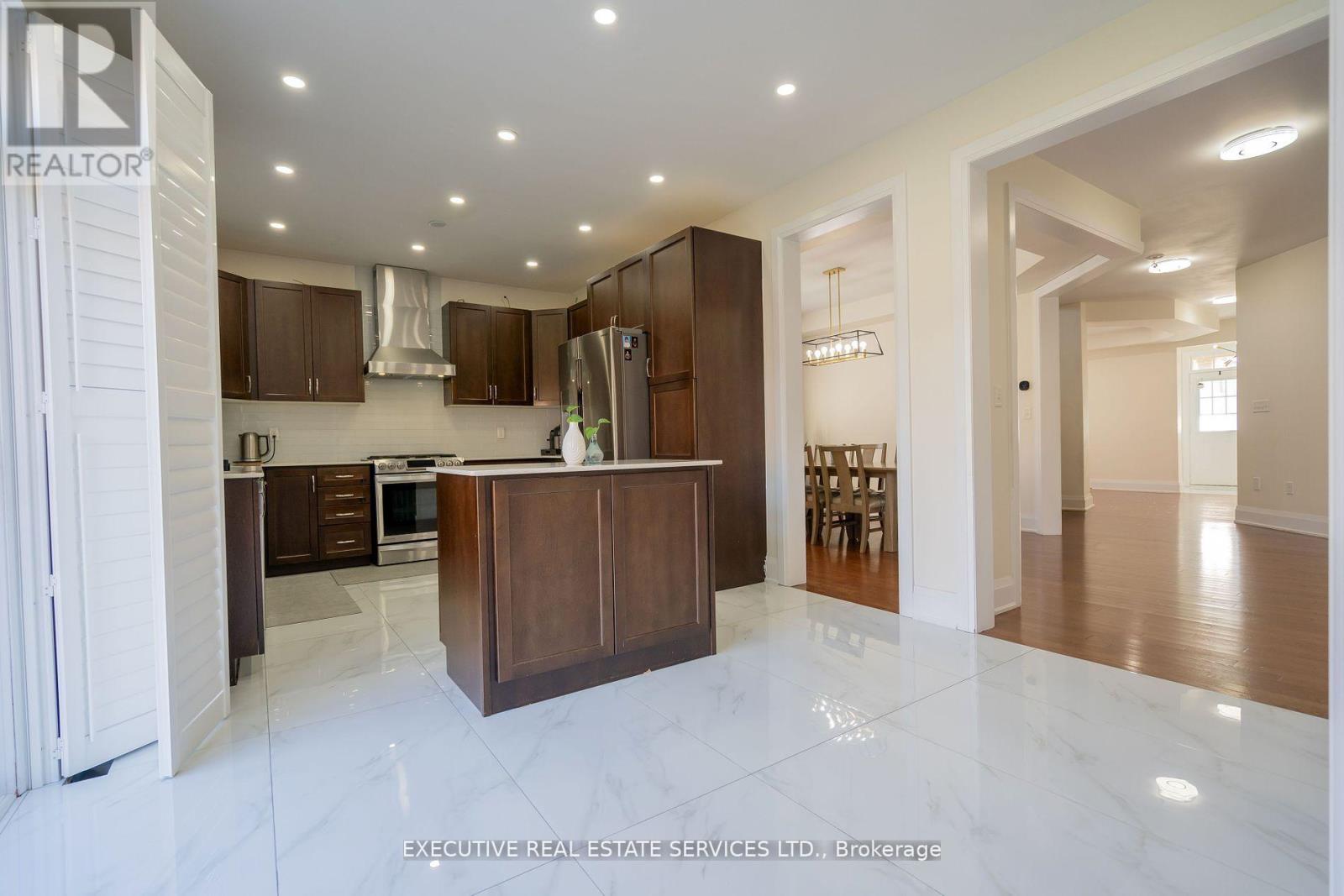 Photo 29 of 11 Goodsway Trail, Brampton ON