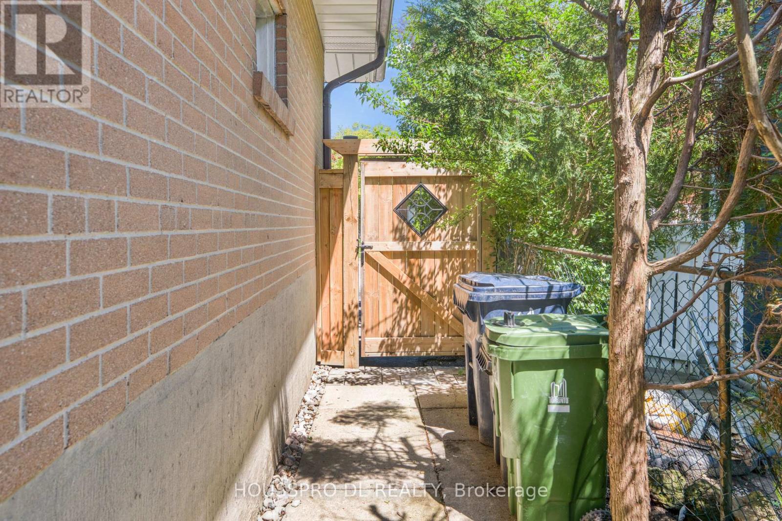 Photo 17 of Lower Level 21 Drury Lane, Toronto ON