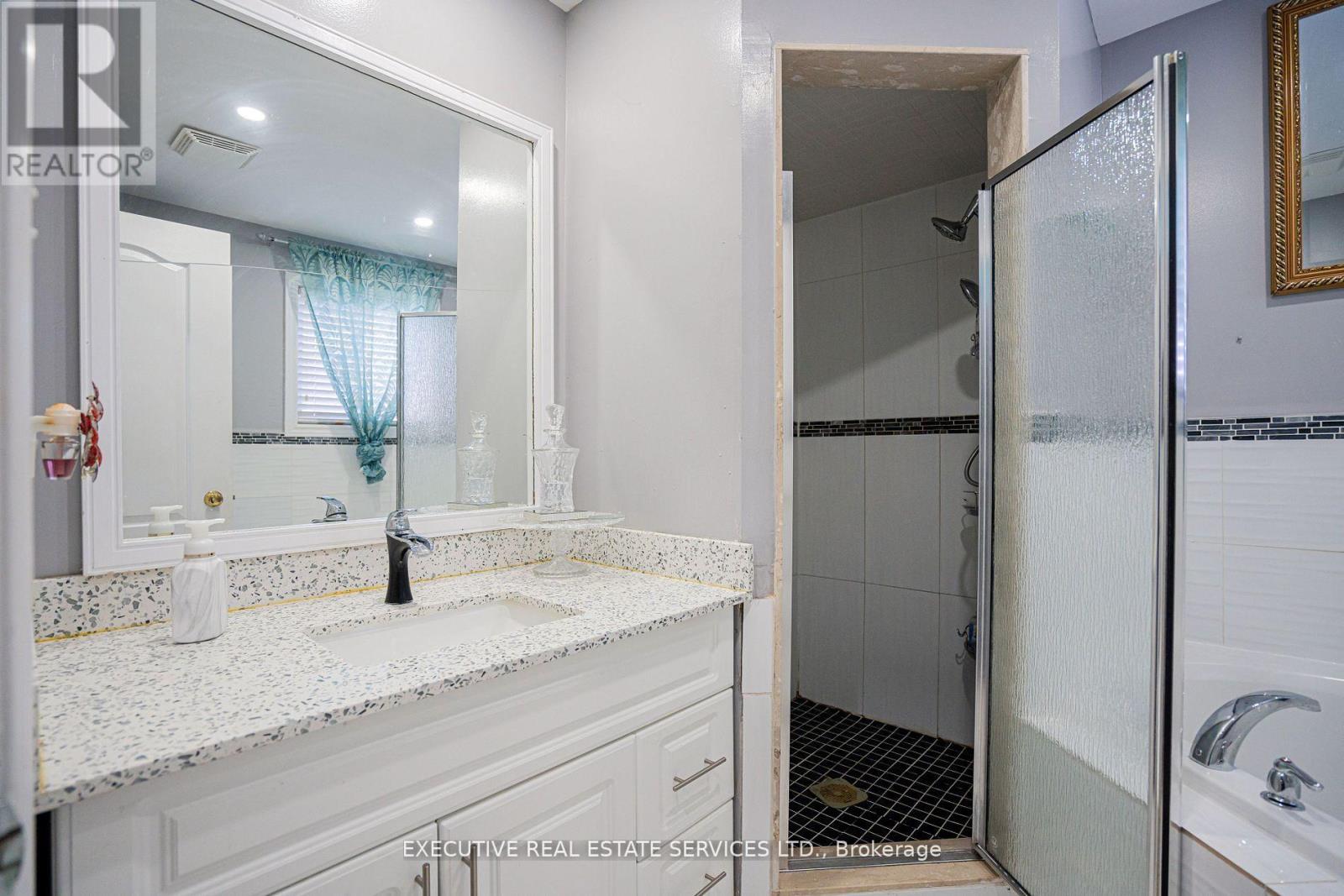Photo 15 of 27 Savita Road, Brampton ON