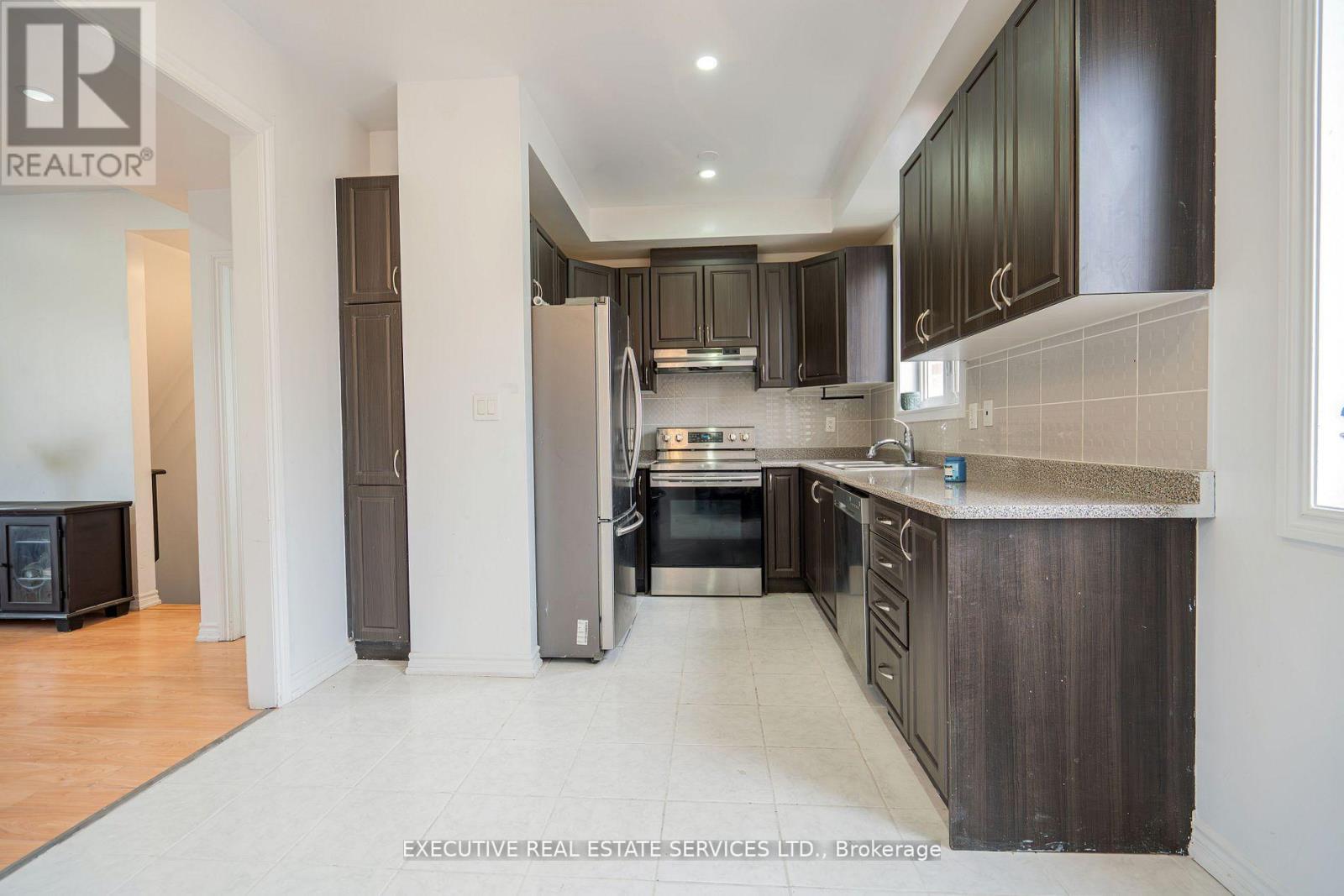 Photo 12 of 5 Sprucewood Road, Brampton ON