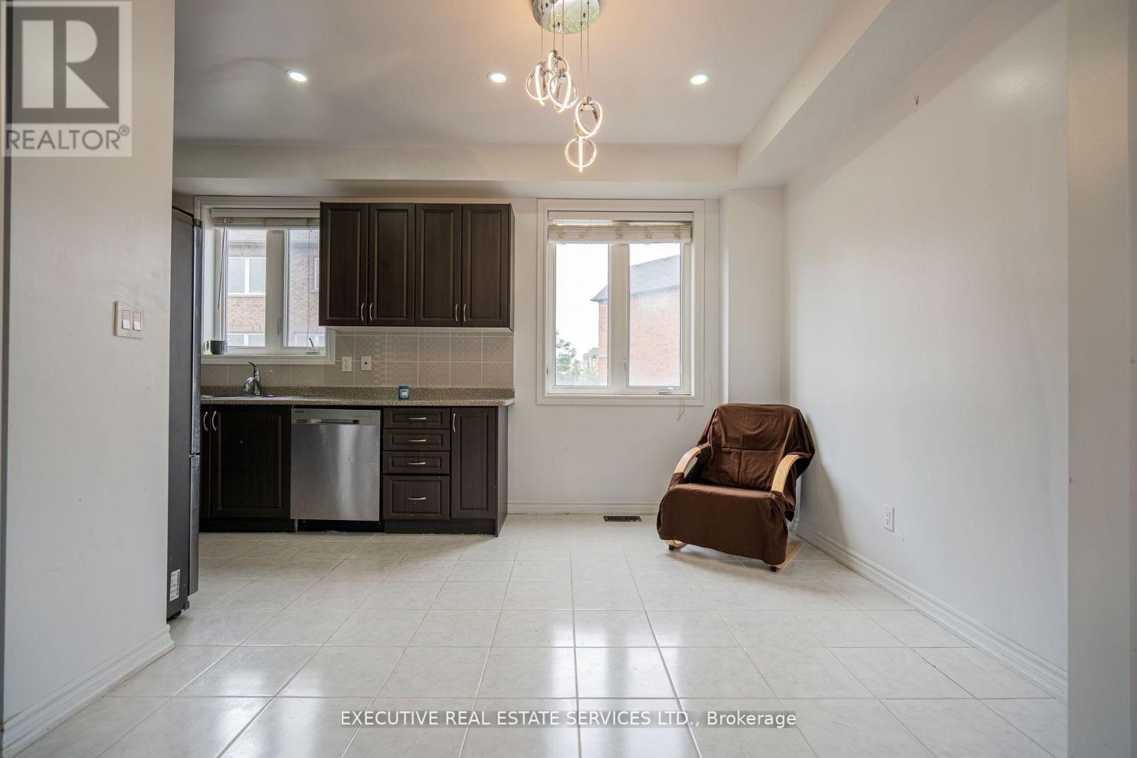 Photo 34 of 5 Sprucewood Road, Brampton ON