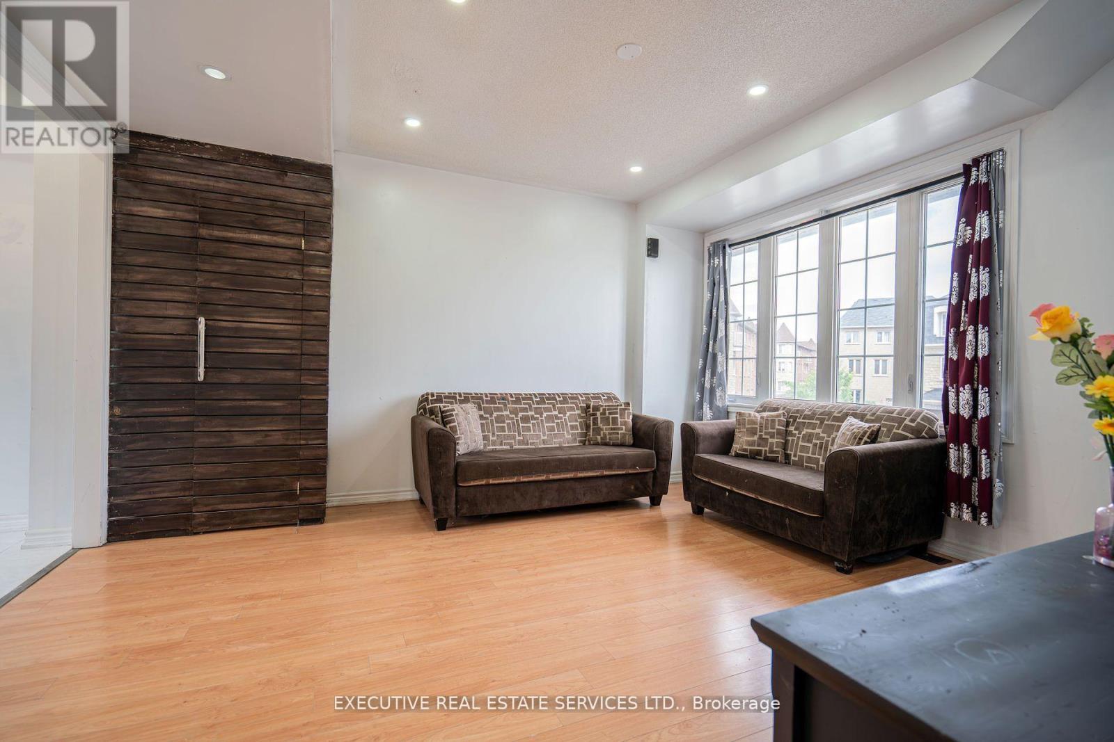 Photo 26 of 5 Sprucewood Road, Brampton ON