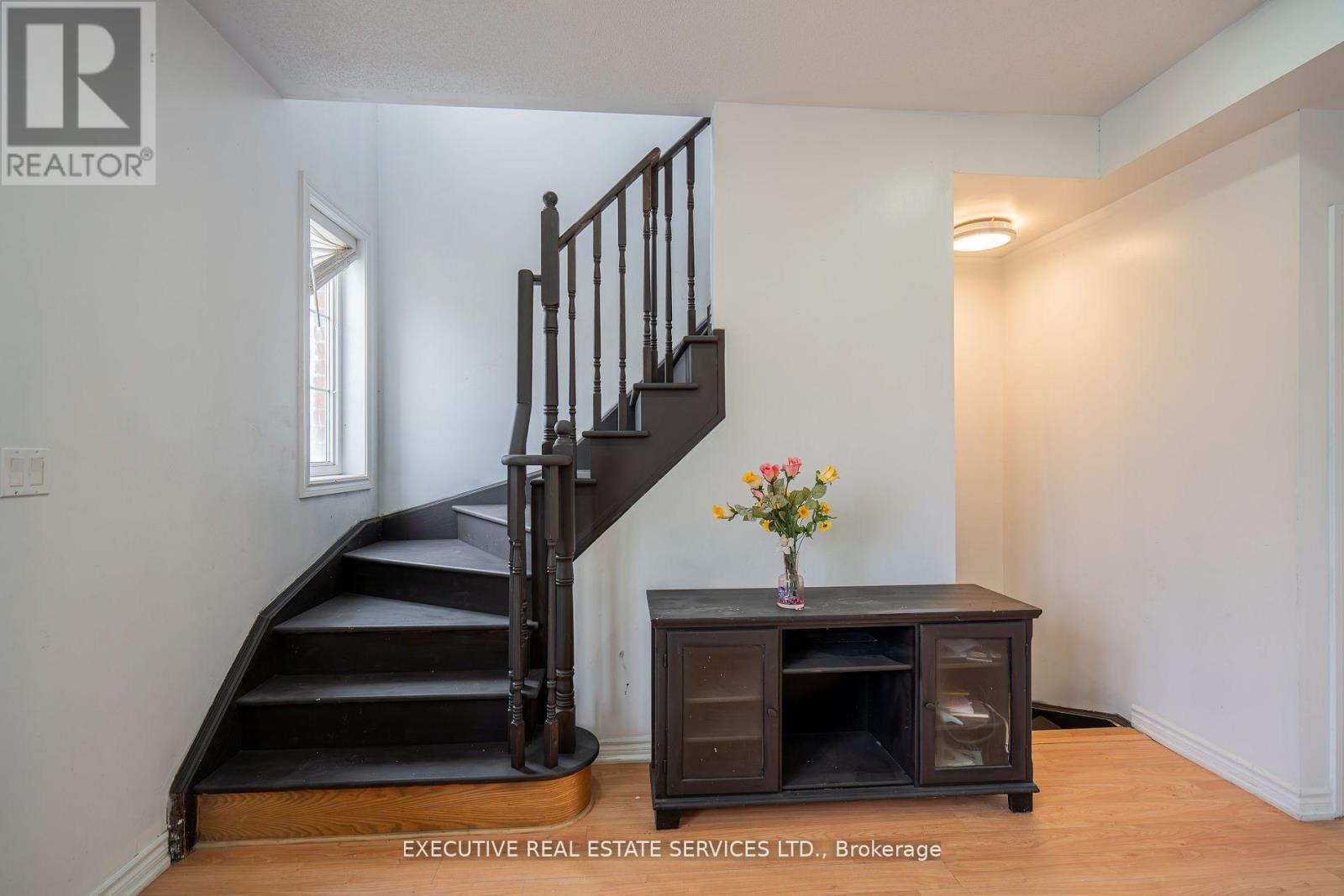 Photo 16 of 5 Sprucewood Road, Brampton ON