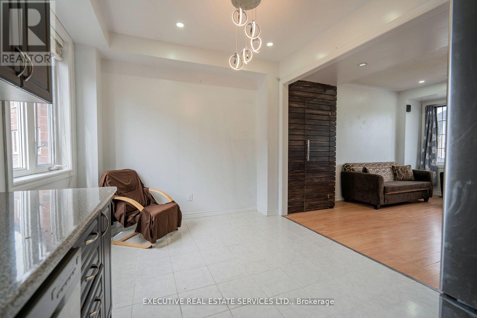 Photo 32 of 5 Sprucewood Road, Brampton ON