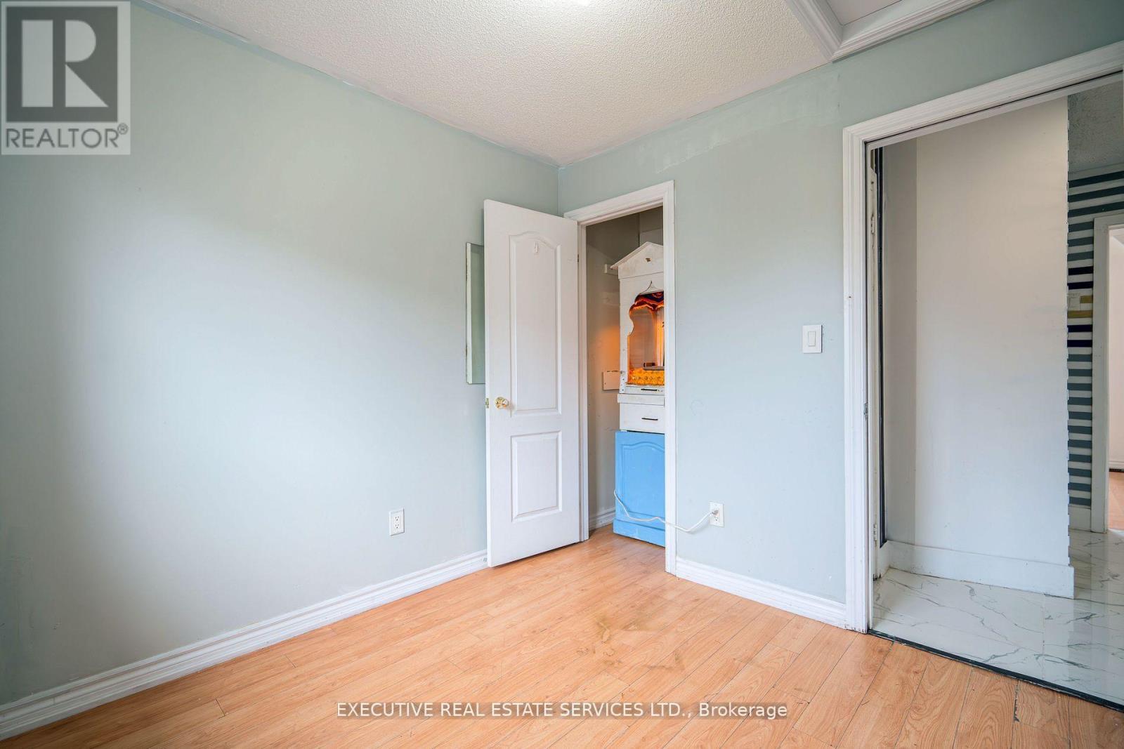 Photo 38 of 5 Sprucewood Road, Brampton ON