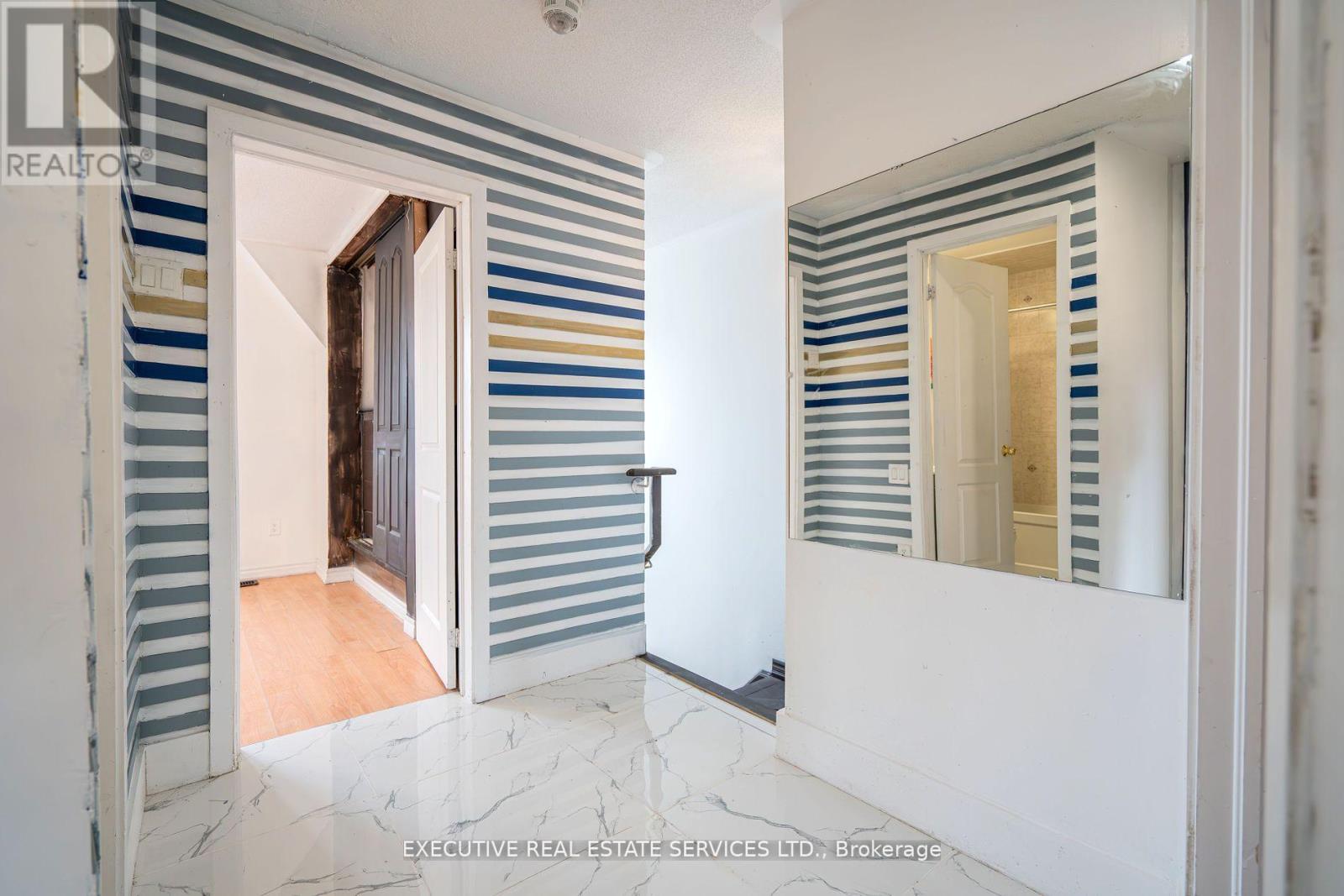 Photo 10 of 5 Sprucewood Road, Brampton ON