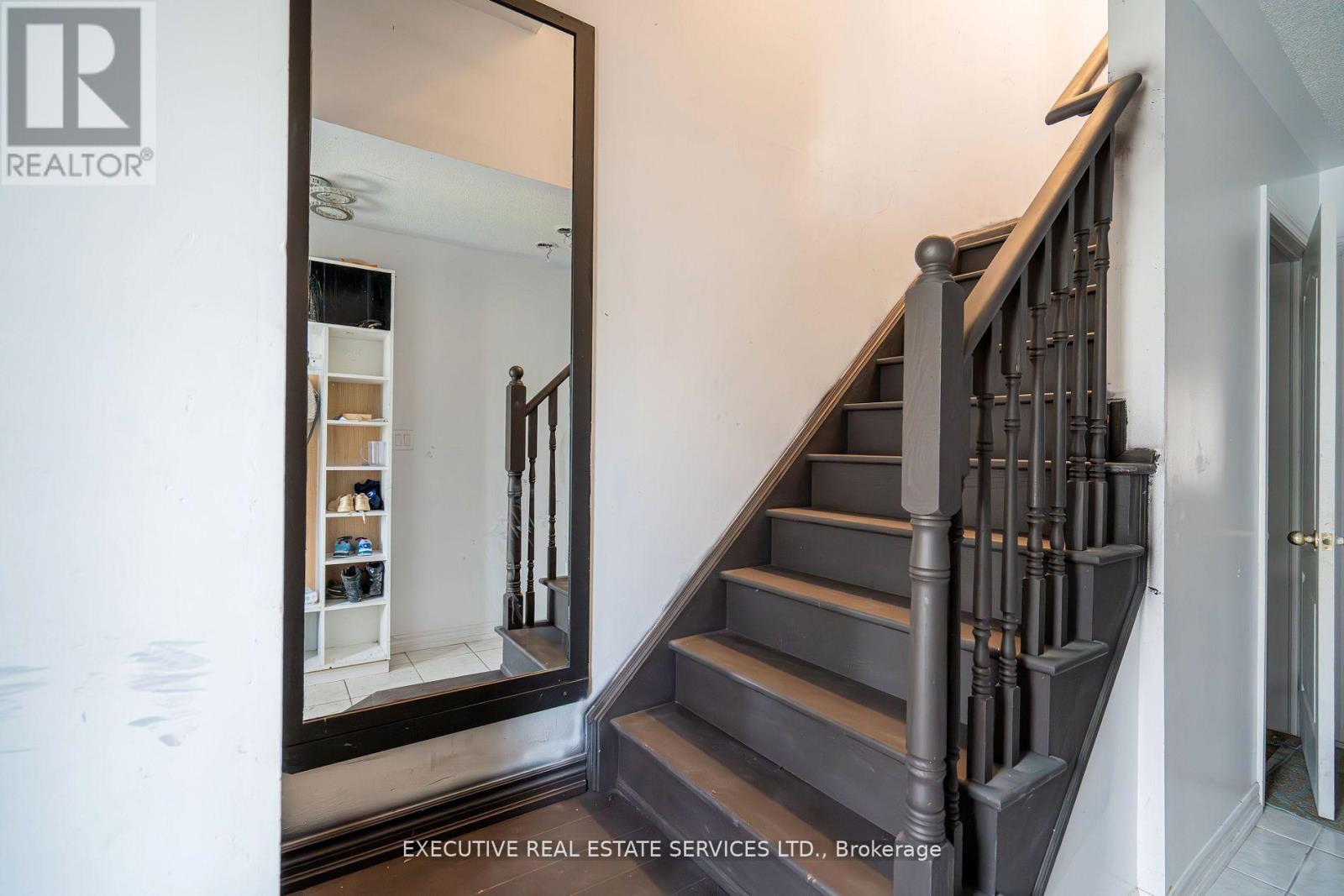 Photo 7 of 5 Sprucewood Road, Brampton ON