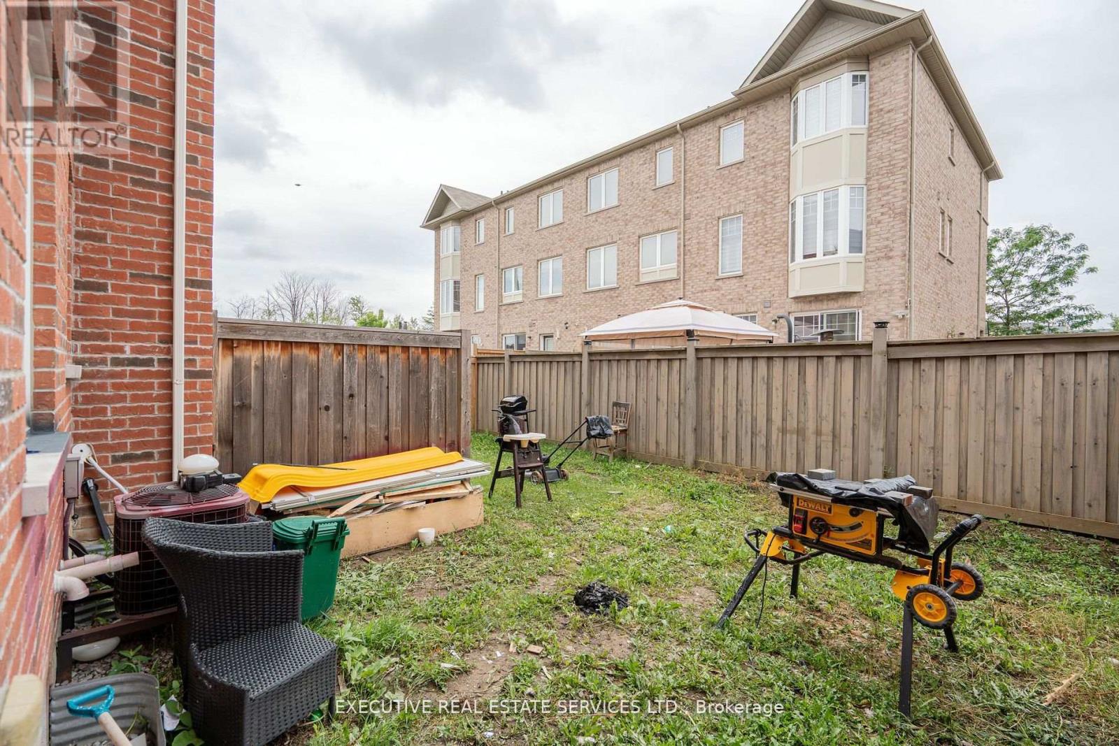 Photo 8 of 5 Sprucewood Road, Brampton ON