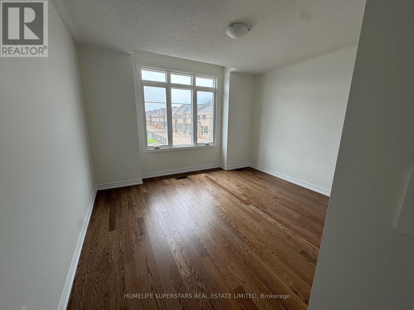 Photo 4 of 1583 Savoline Boulevard, Milton ON