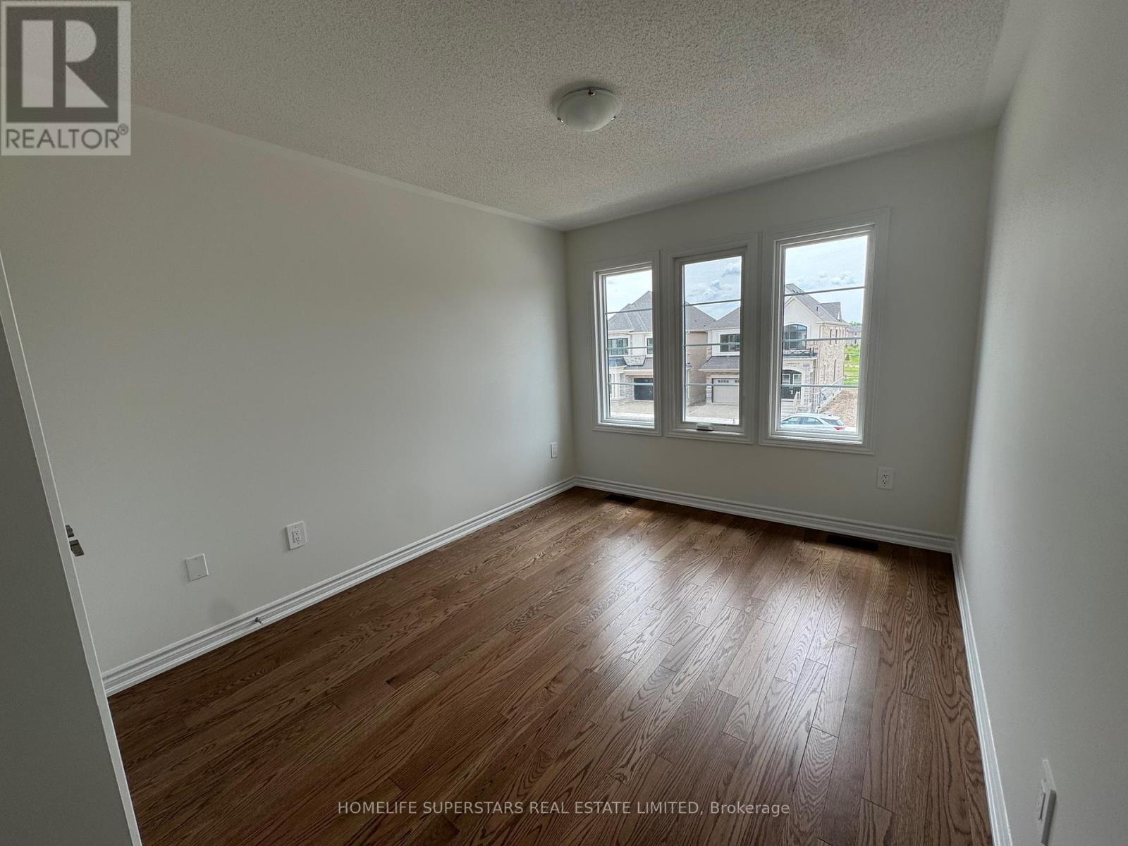 Photo 2 of 1583 Savoline Boulevard, Milton ON