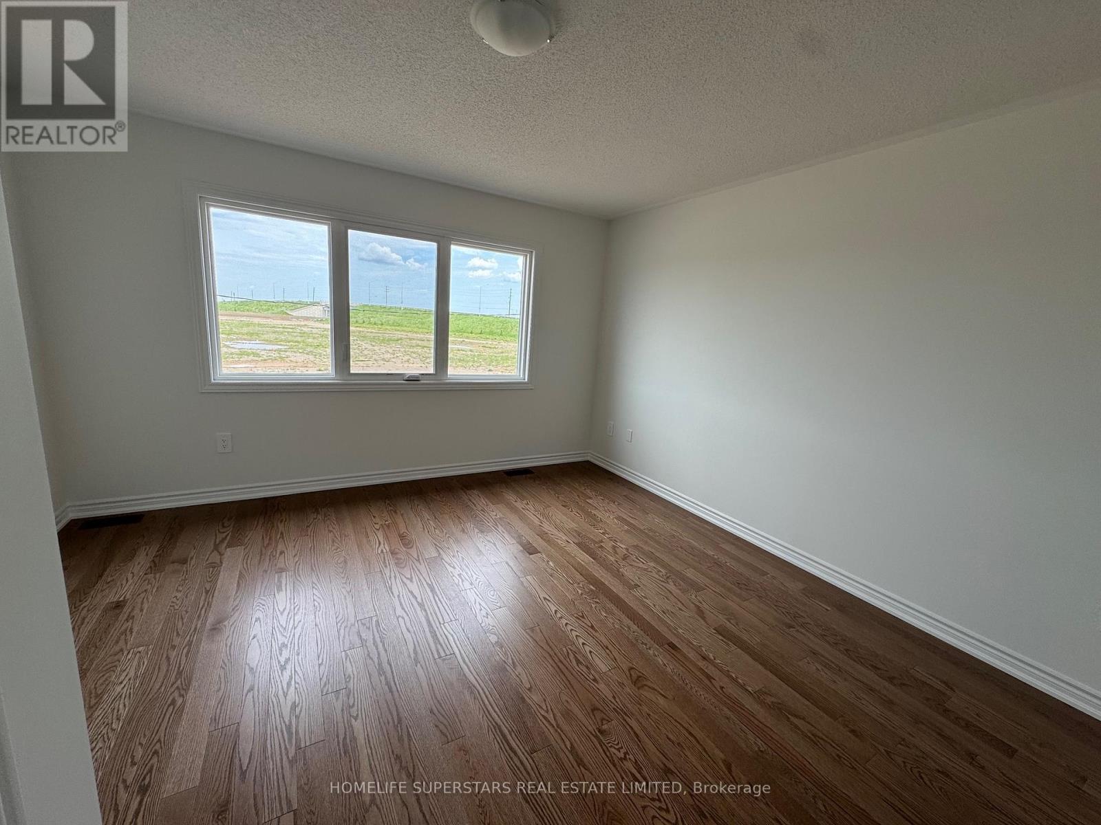 Photo 3 of 1583 Savoline Boulevard, Milton ON