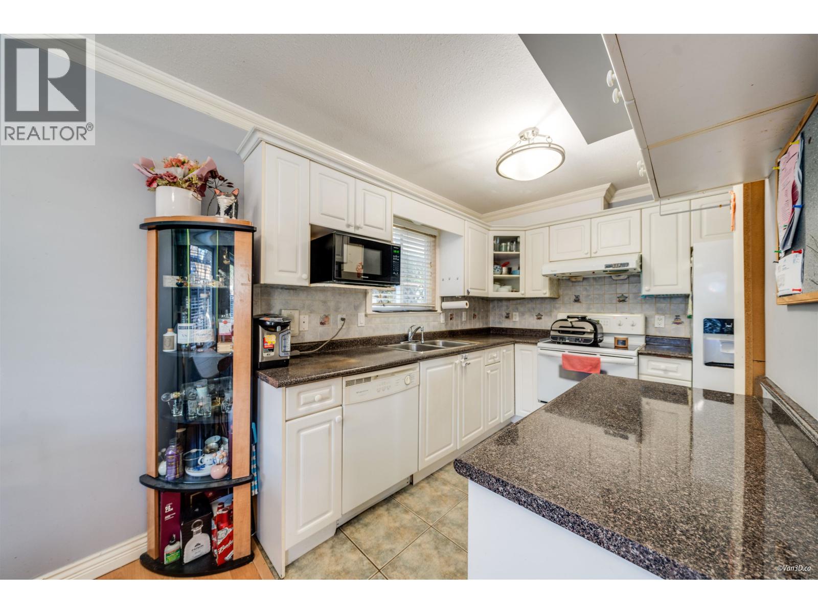Photo 4 of 4663 Canada Way, Burnaby BC