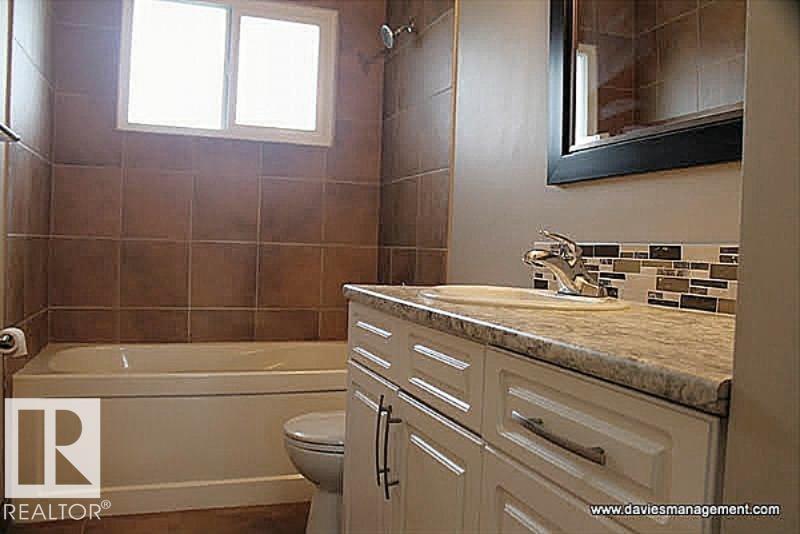 Photo 14 of 9412 134 Av Nw, Edmonton AB