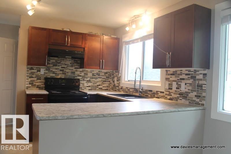 Photo 7 of 9412 134 Av Nw, Edmonton AB