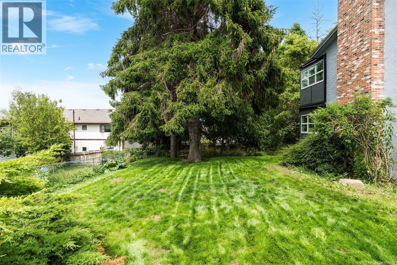 Photo 26 of 203 3244 Seaton St, Saanich BC