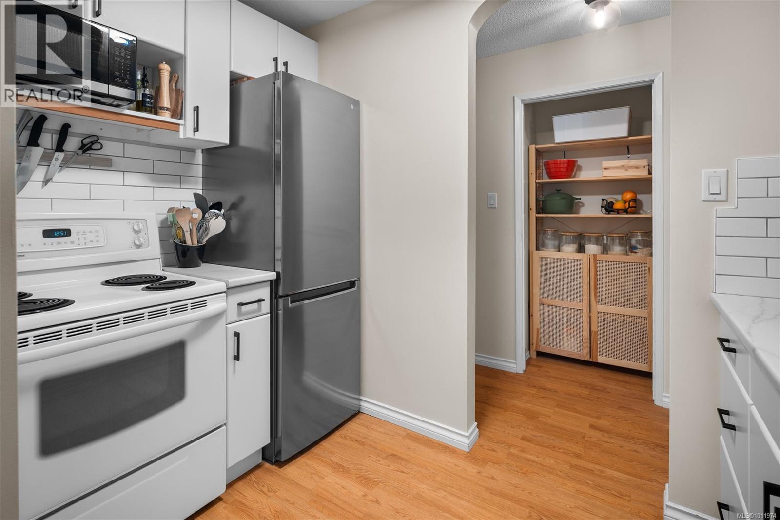 Photo 6 of 203 3244 Seaton St, Saanich BC