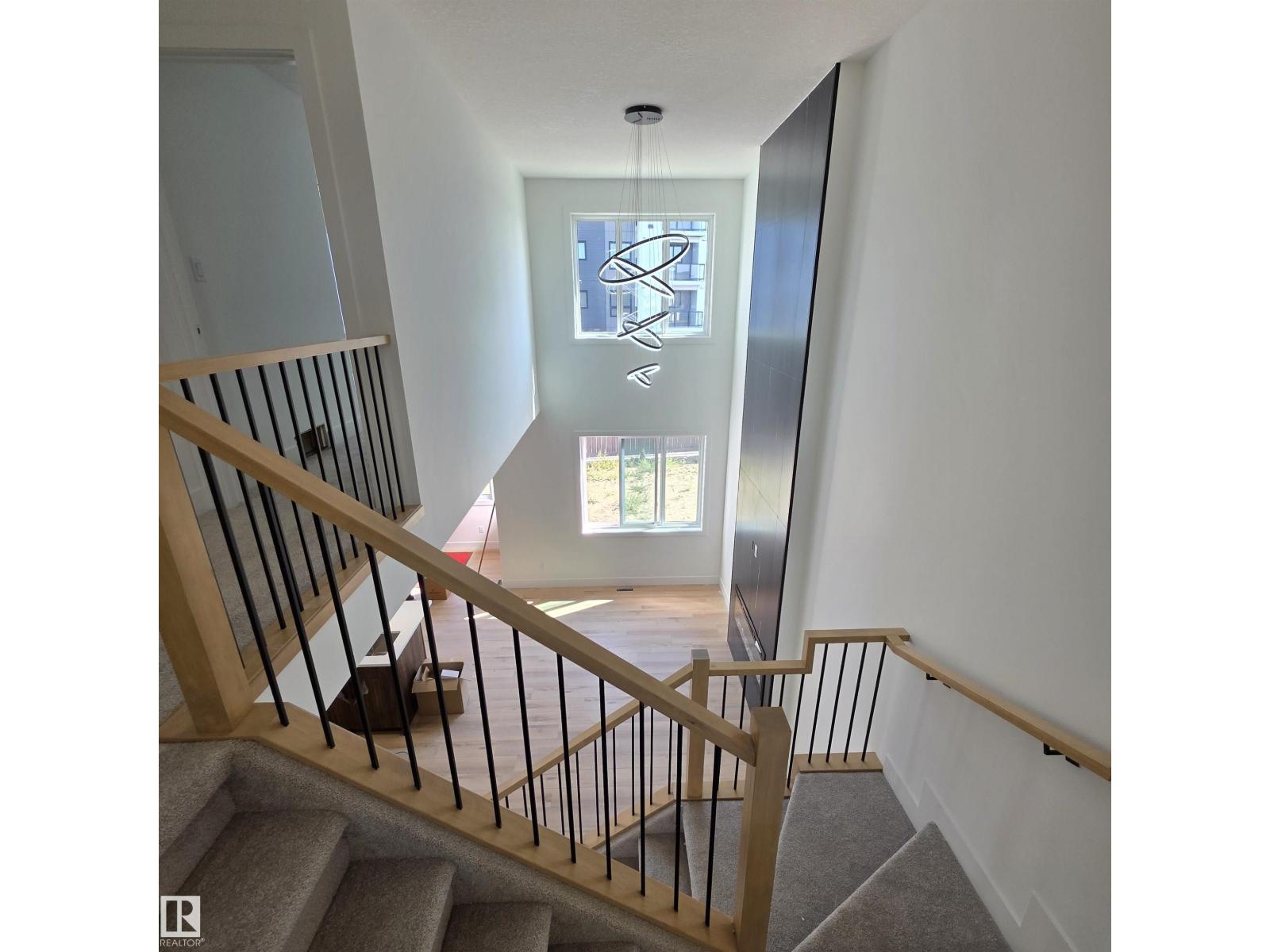 Photo 13 of 2407 205 St Nw, Edmonton AB