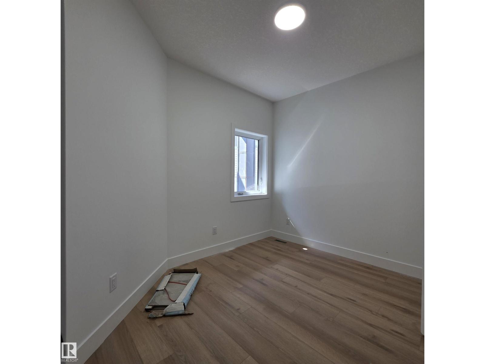 Photo 15 of 2407 205 St Nw, Edmonton AB