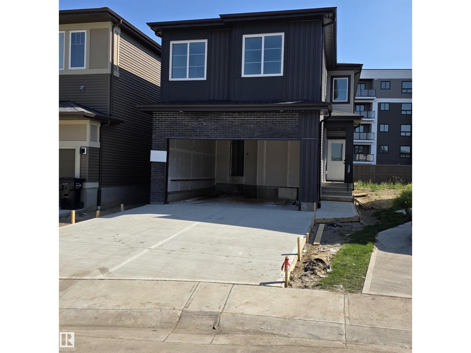Photo 10 of 2407 205 St Nw, Edmonton AB