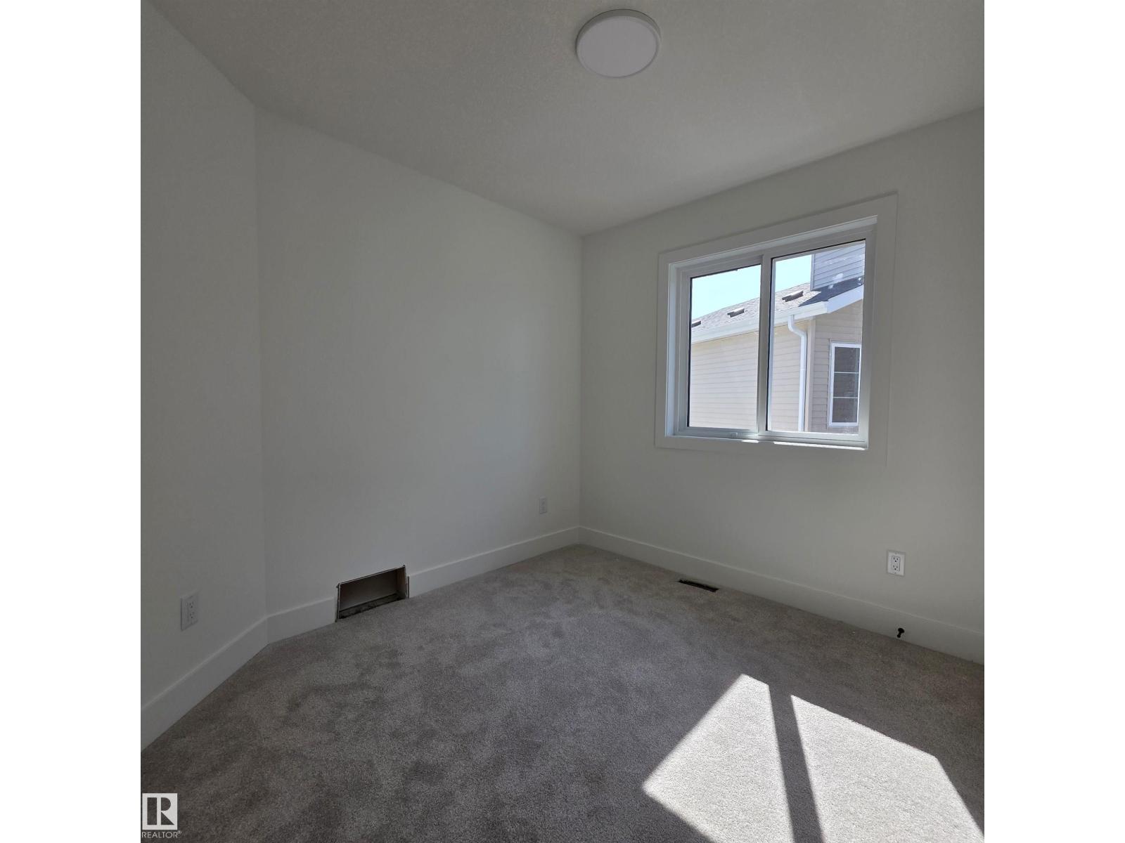Photo 11 of 2407 205 St Nw, Edmonton AB