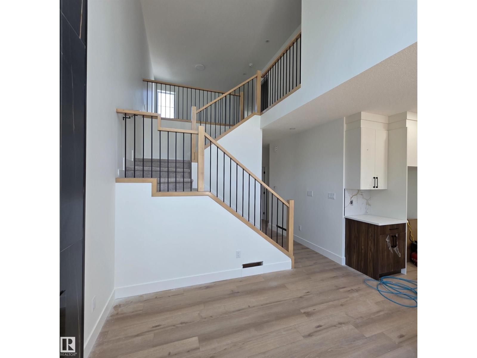 Photo 18 of 2407 205 St Nw, Edmonton AB