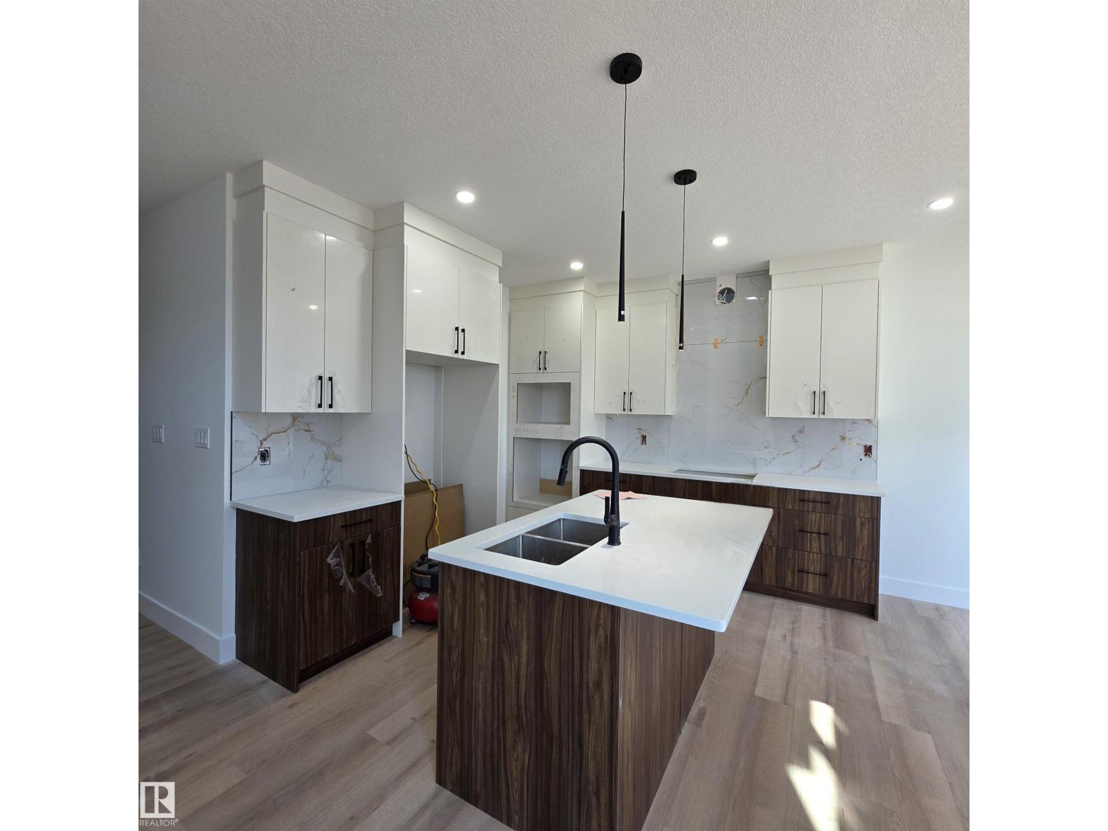 Photo 2 of 2407 205 St Nw, Edmonton AB