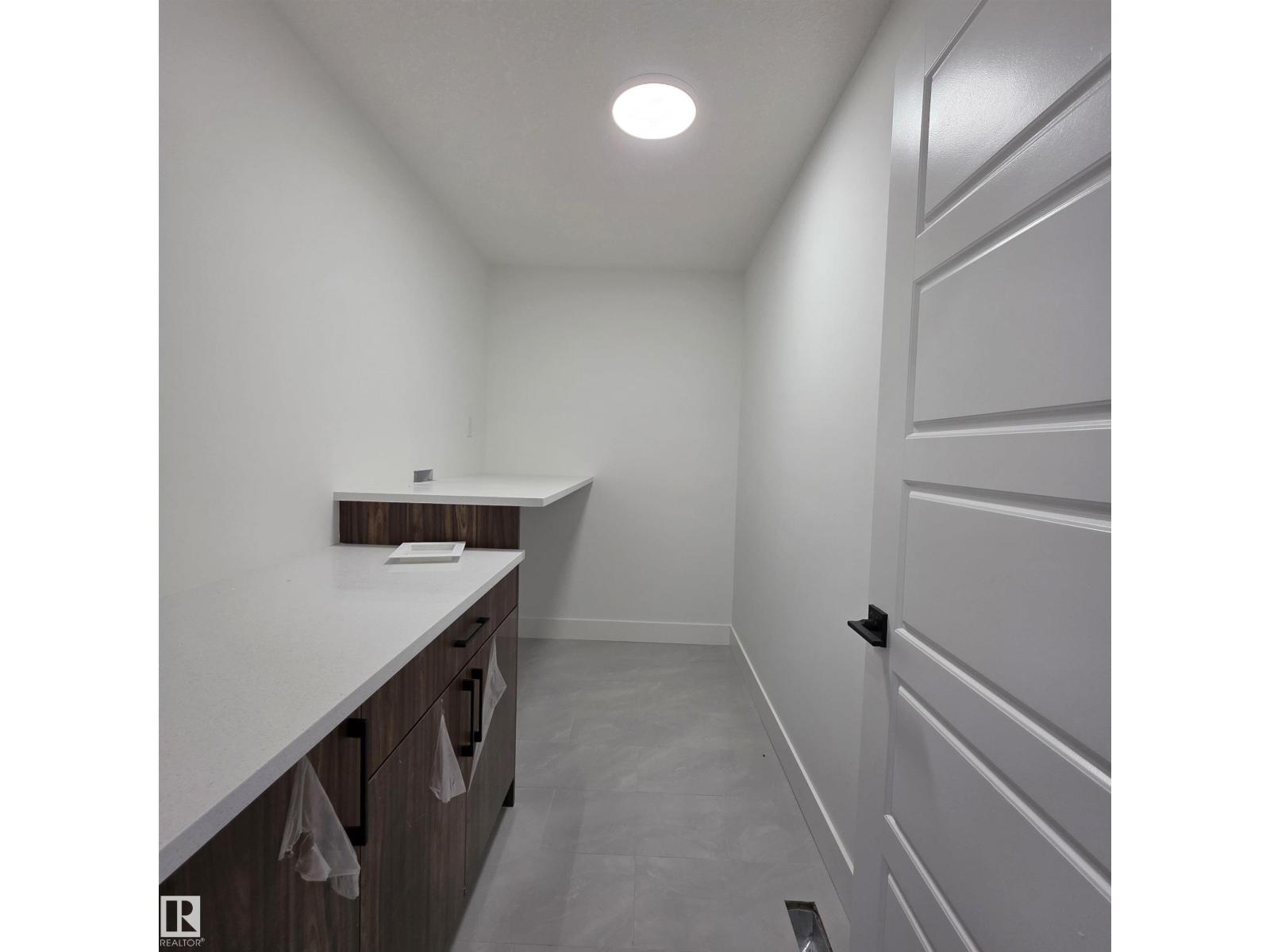 Photo 16 of 2407 205 St Nw, Edmonton AB