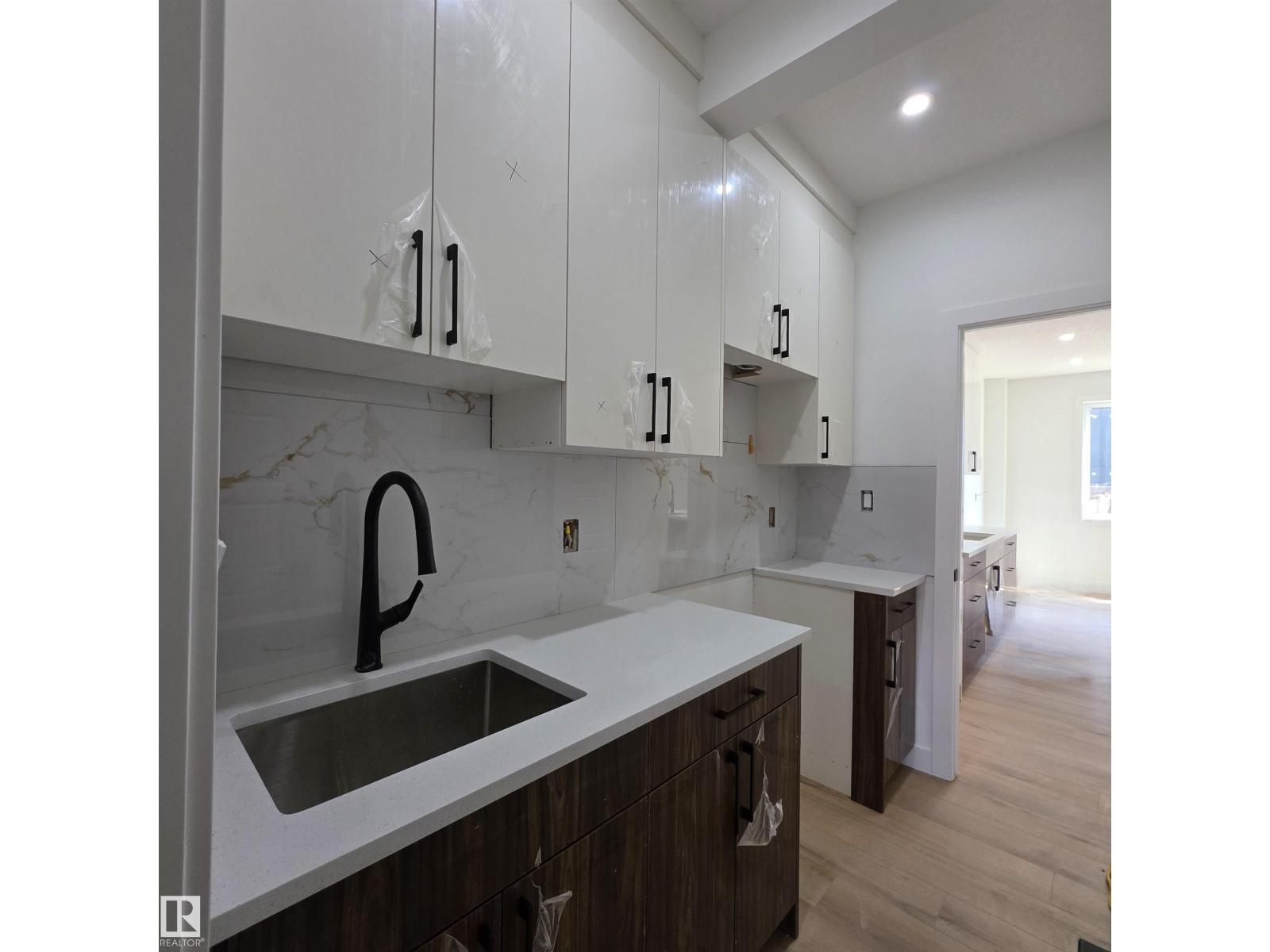 Photo 8 of 2407 205 St Nw, Edmonton AB