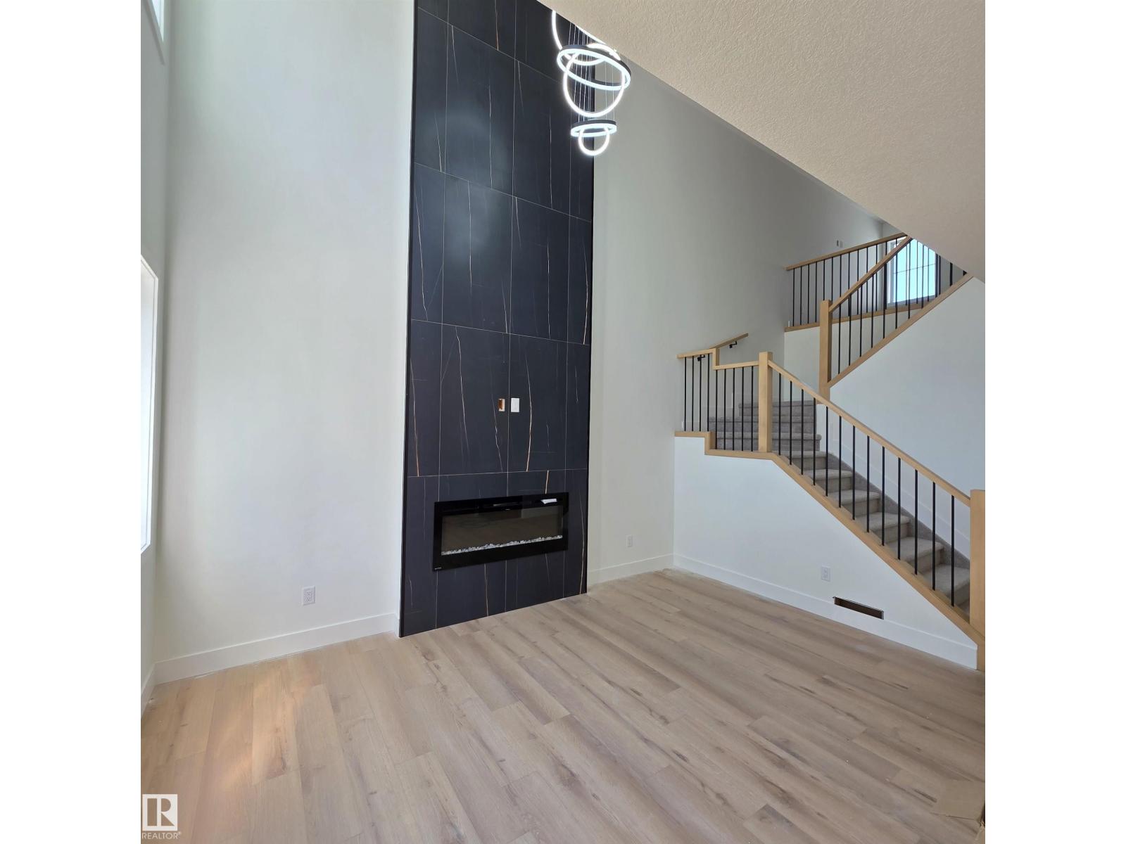 Photo 9 of 2407 205 St Nw, Edmonton AB