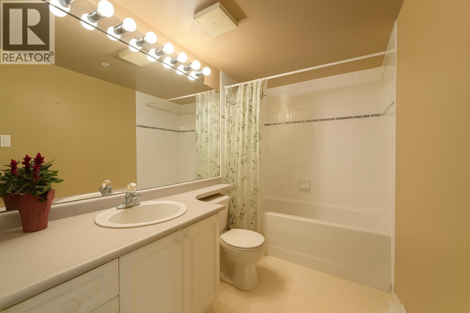 Photo 8 of 412 5880 Dover Crescent, Richmond BC