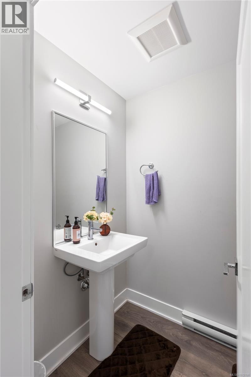  2768 Celestial Court, Langford