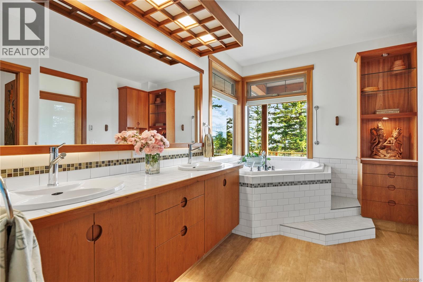 248 Suneagle Dr, Salt Spring