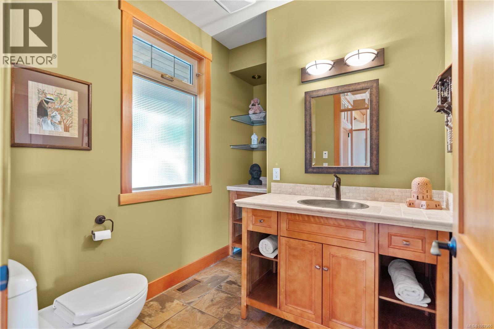 248 Suneagle Dr, Salt Spring