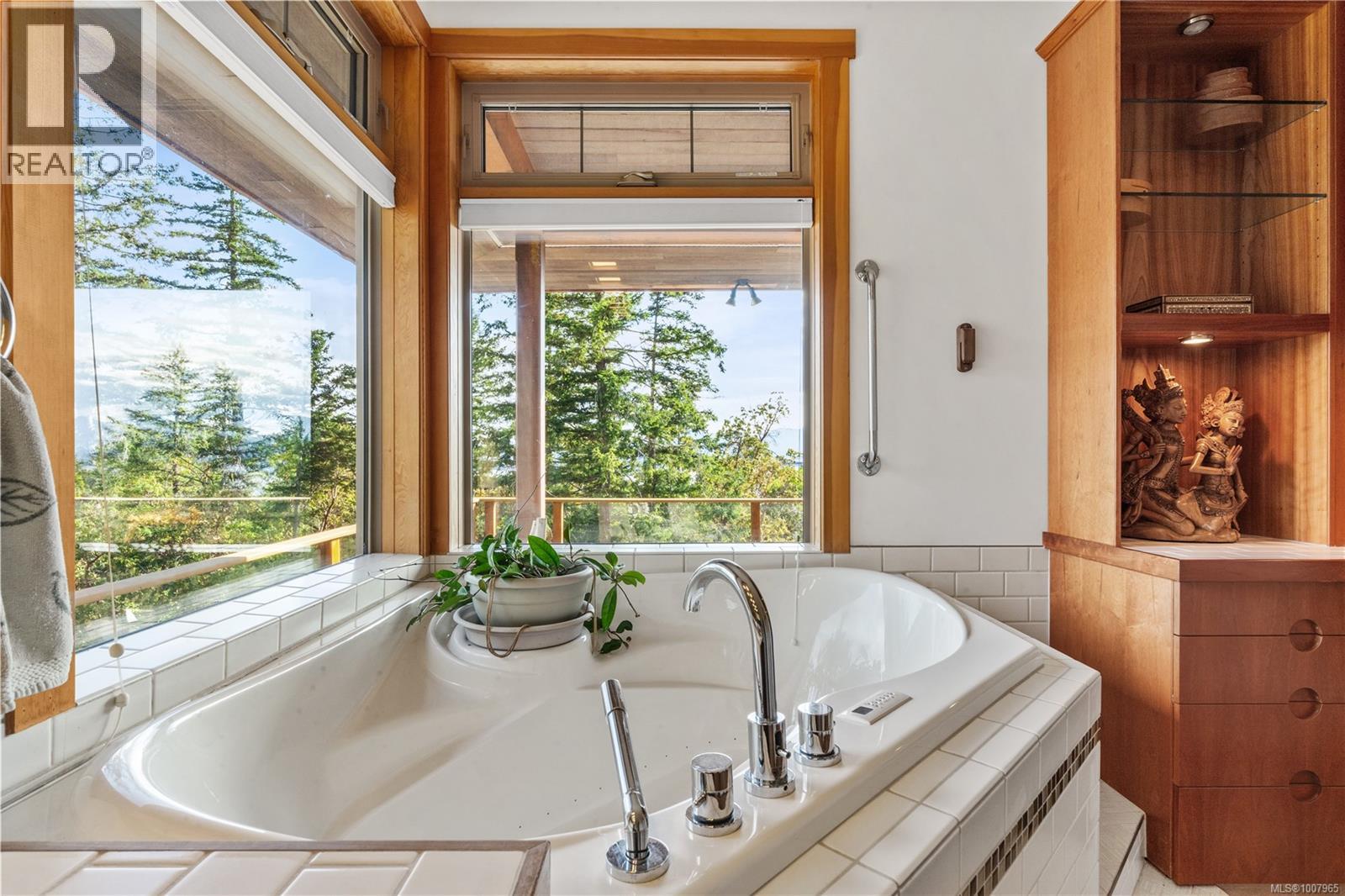 248 Suneagle Dr, Salt Spring