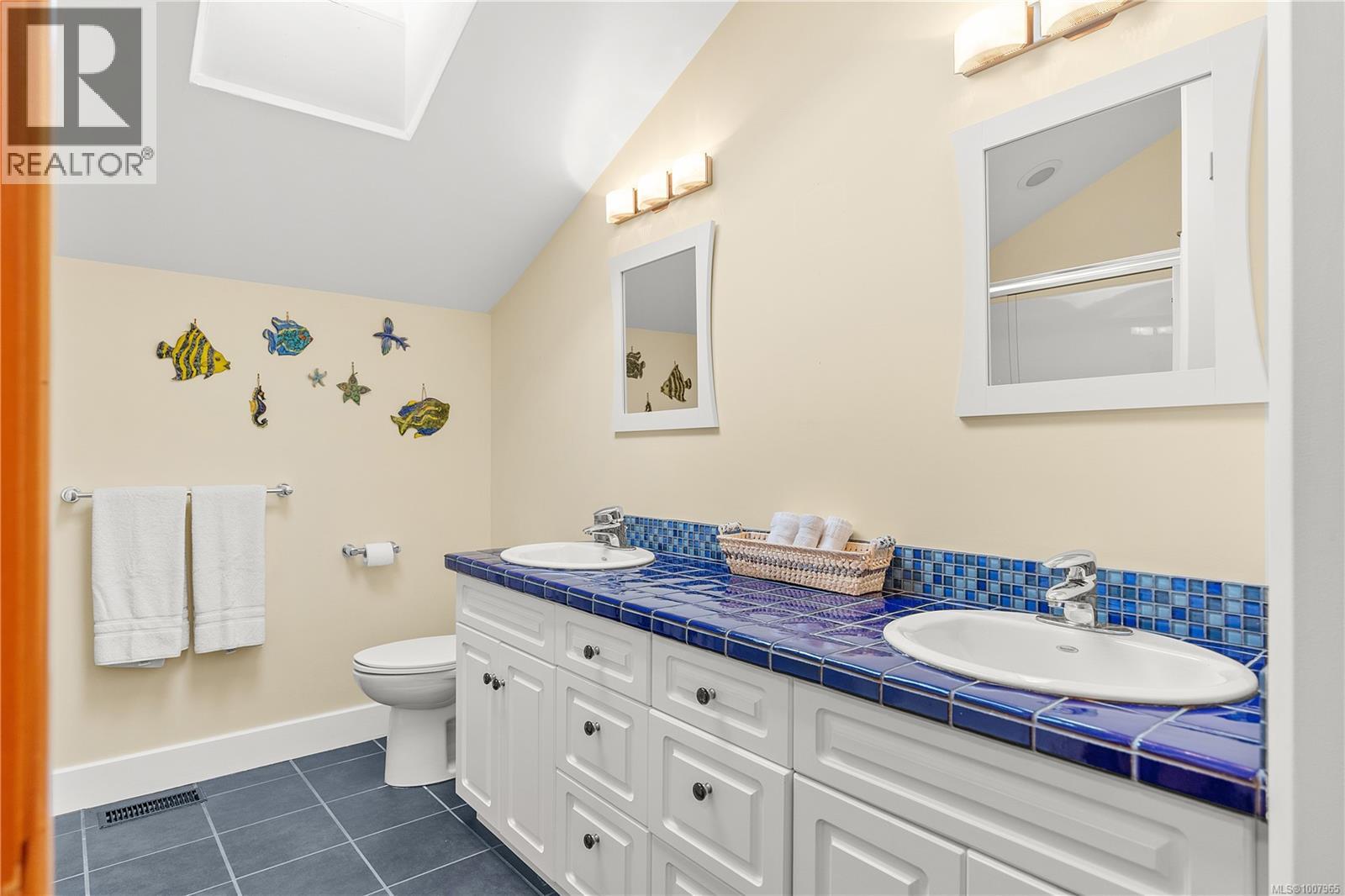 248 Suneagle Dr, Salt Spring