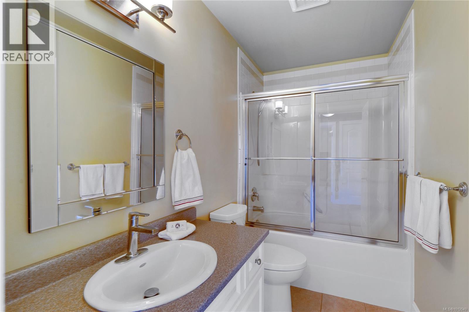 Photo 3 of 4994 La Quinta Pl, Saanich BC